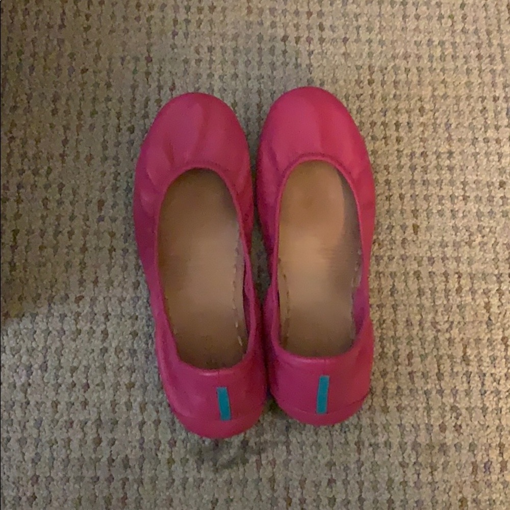 Women size 8 bright pink matte Tieks
